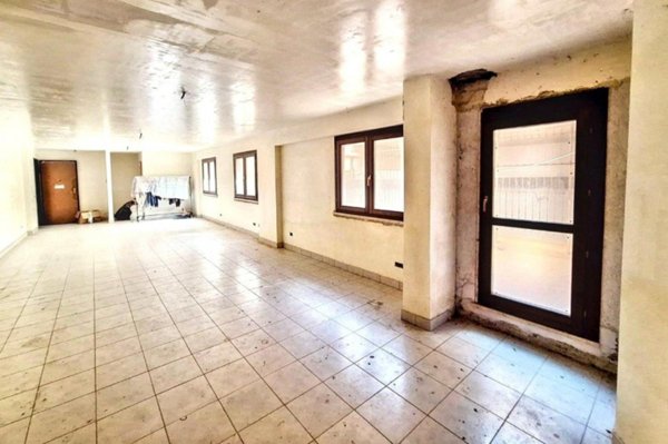 locale di sgombero in vendita a Carini