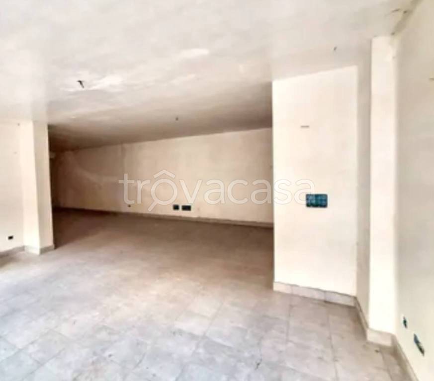 locale commerciale in vendita a Carini