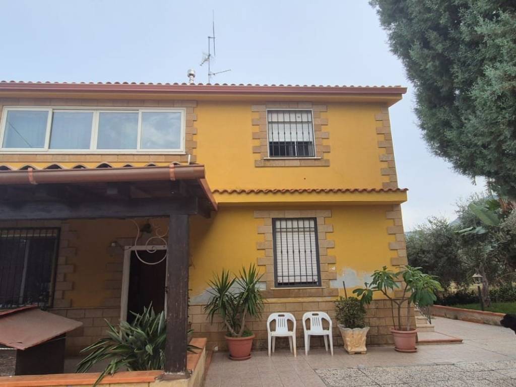 casa indipendente in vendita a Carini