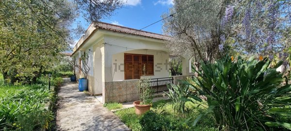 casa indipendente in vendita a Carini