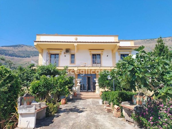 casa indipendente in vendita a Carini in zona Villagrazia di Carini