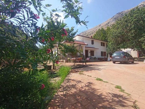 casa indipendente in vendita a Carini