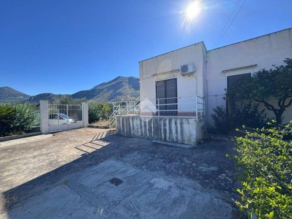casa indipendente in vendita a Carini in zona Villagrazia di Carini