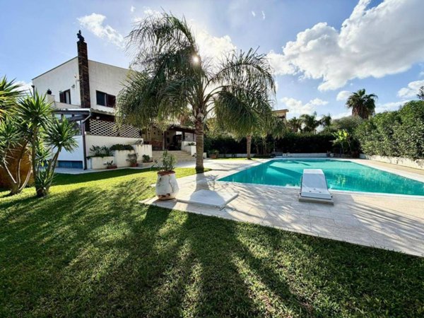 casa indipendente in vendita a Carini