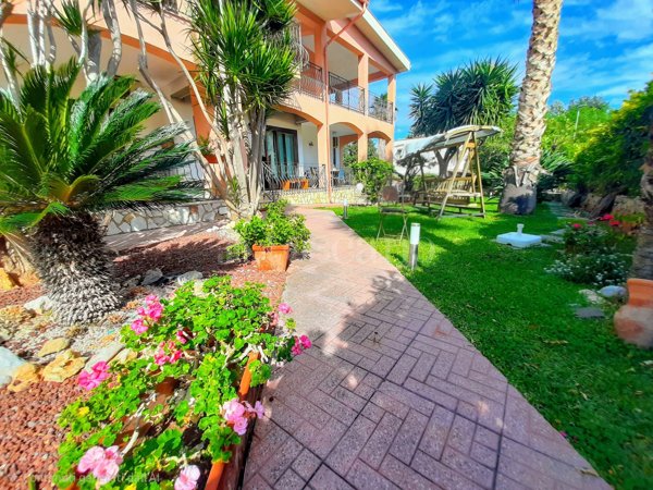 casa indipendente in vendita a Carini in zona Villagrazia di Carini