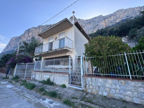 casa indipendente in vendita a Carini