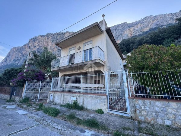 casa indipendente in vendita a Carini