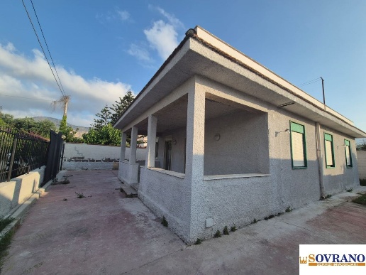 casa indipendente in vendita a Carini