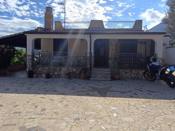 casa indipendente in vendita a Carini