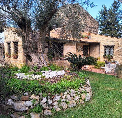 casa indipendente in vendita a Carini