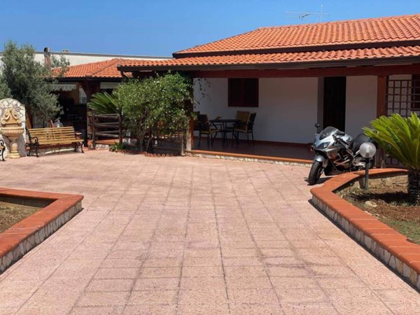 casa indipendente in vendita a Carini