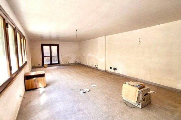locale di sgombero in vendita a Carini
