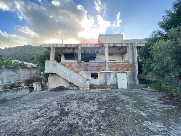 casa indipendente in vendita a Carini