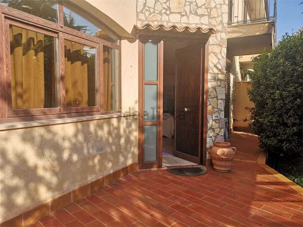 casa indipendente in vendita a Carini in zona Villagrazia di Carini