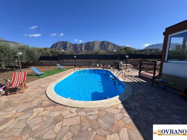 casa indipendente in vendita a Carini