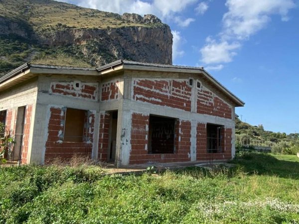 casa indipendente in vendita a Carini in zona Piraineto