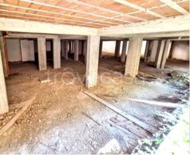 locale commerciale in vendita a Carini