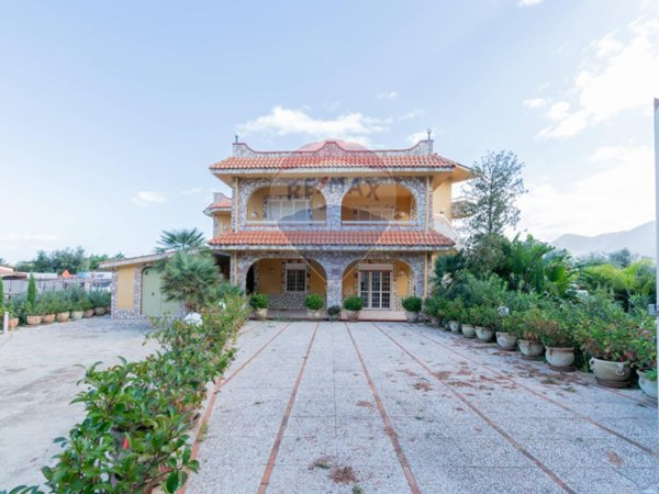 casa indipendente in vendita a Carini