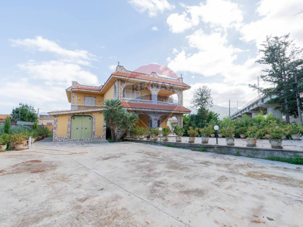 casa indipendente in vendita a Carini