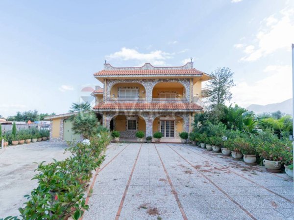 casa indipendente in vendita a Carini