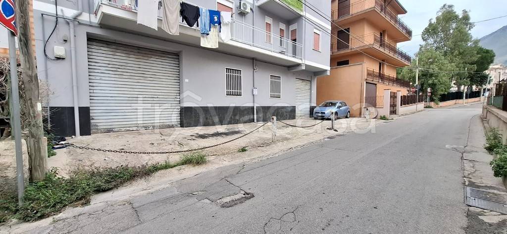 locale commerciale in vendita a Carini