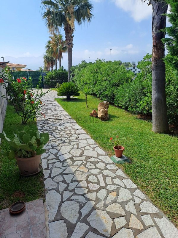 casa indipendente in vendita a Carini