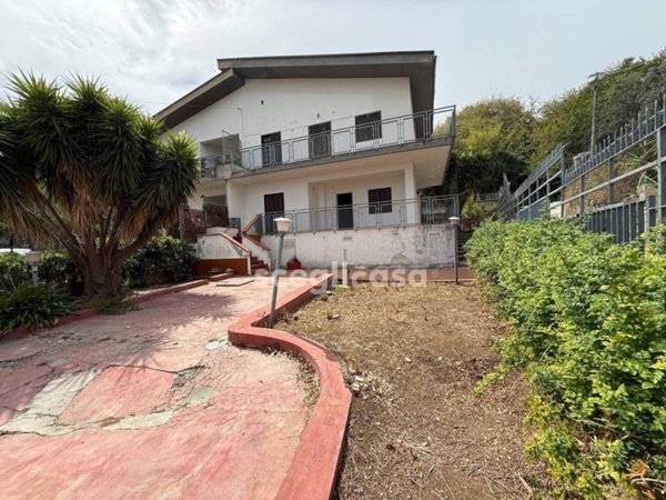 casa indipendente in vendita a Carini in zona Villagrazia di Carini