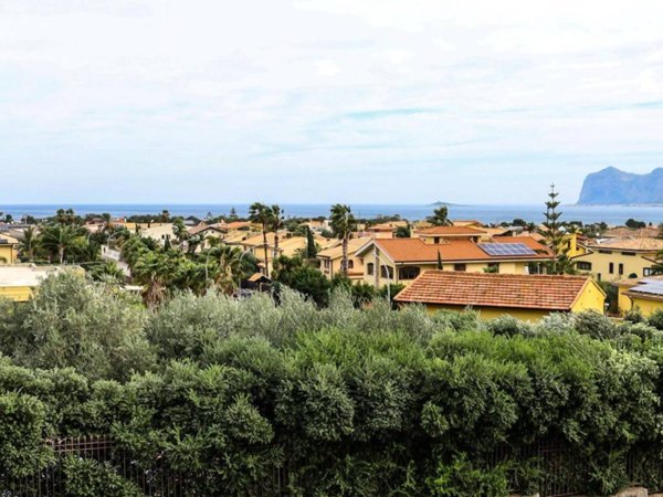 casa indipendente in vendita a Carini