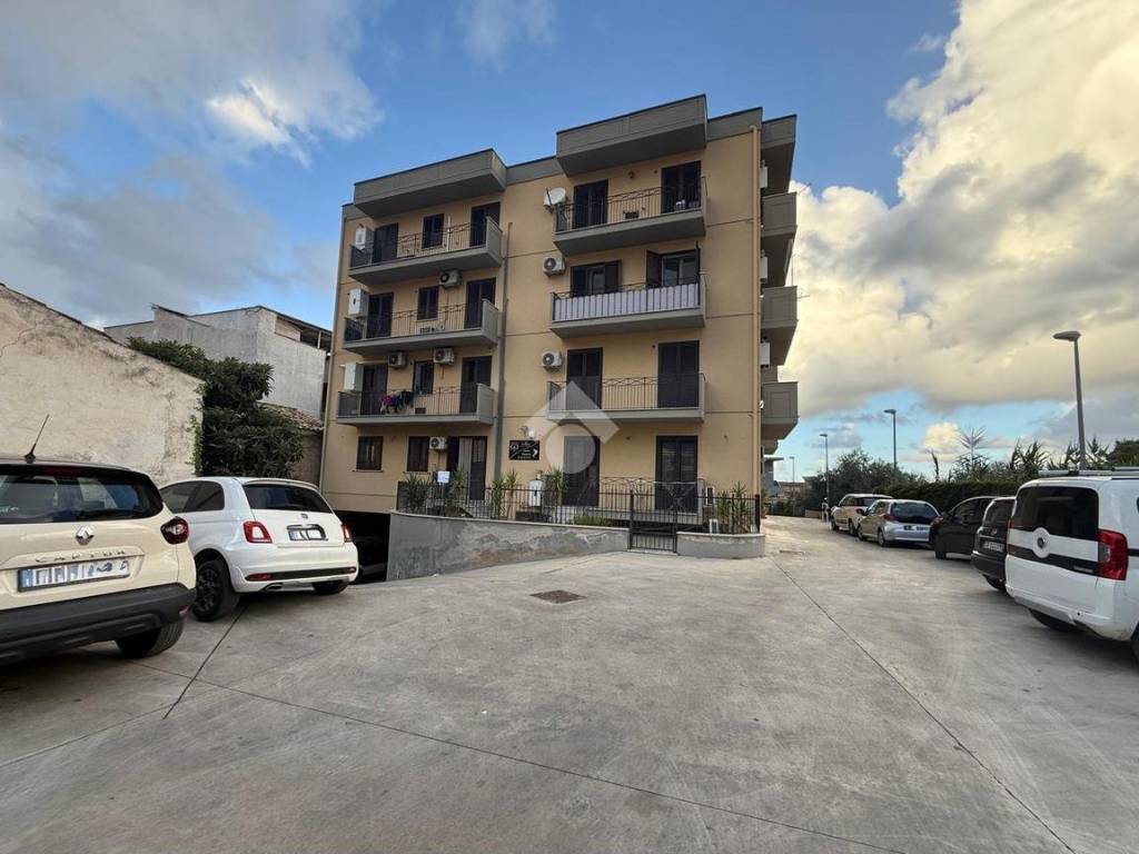 negozio in vendita a Carini