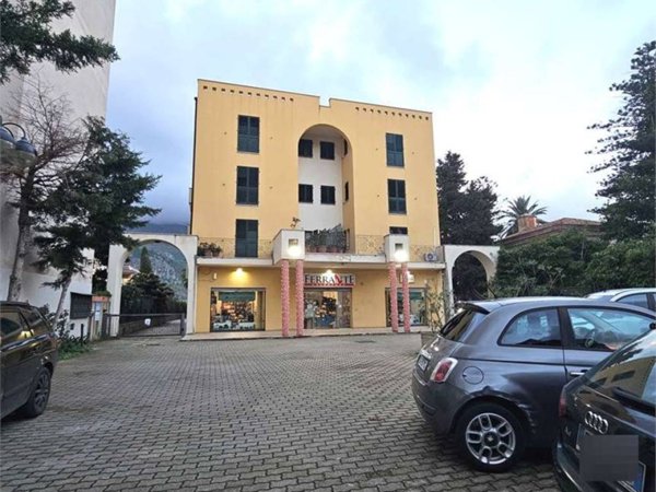 negozio in vendita a Carini