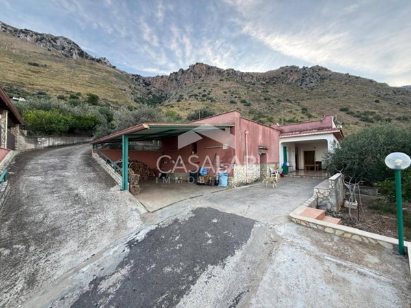 casa indipendente in vendita a Carini in zona Villagrazia di Carini