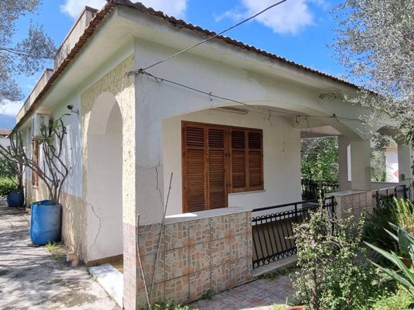 casa indipendente in vendita a Carini