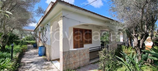 casa indipendente in vendita a Carini in zona Villagrazia di Carini