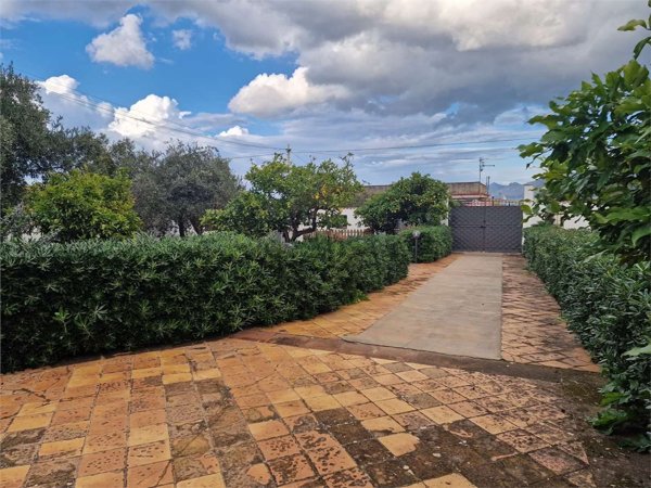 casa indipendente in vendita a Carini in zona Villagrazia di Carini