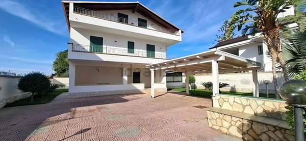 casa indipendente in vendita a Carini