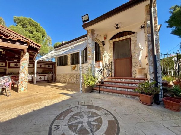 casa indipendente in vendita a Carini in zona Villagrazia di Carini
