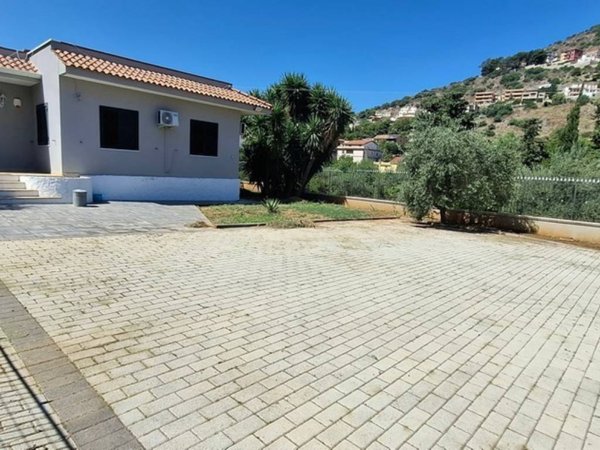 casa indipendente in vendita a Carini