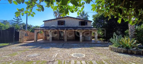 casa indipendente in vendita a Carini