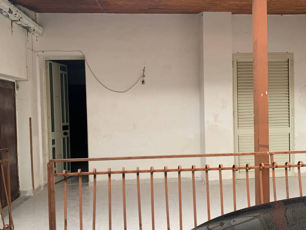 locale commerciale in vendita a Carini