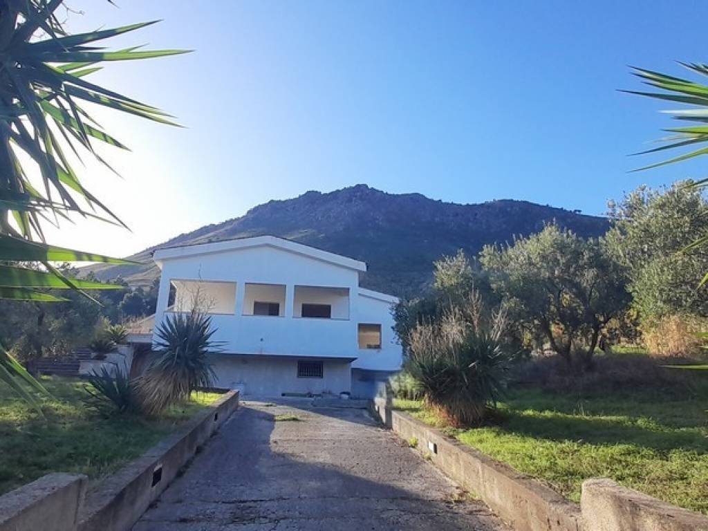 casa indipendente in vendita a Carini