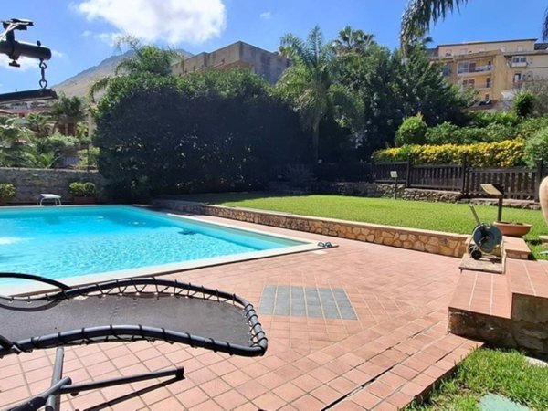 casa indipendente in vendita a Carini