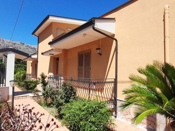 casa indipendente in vendita a Carini