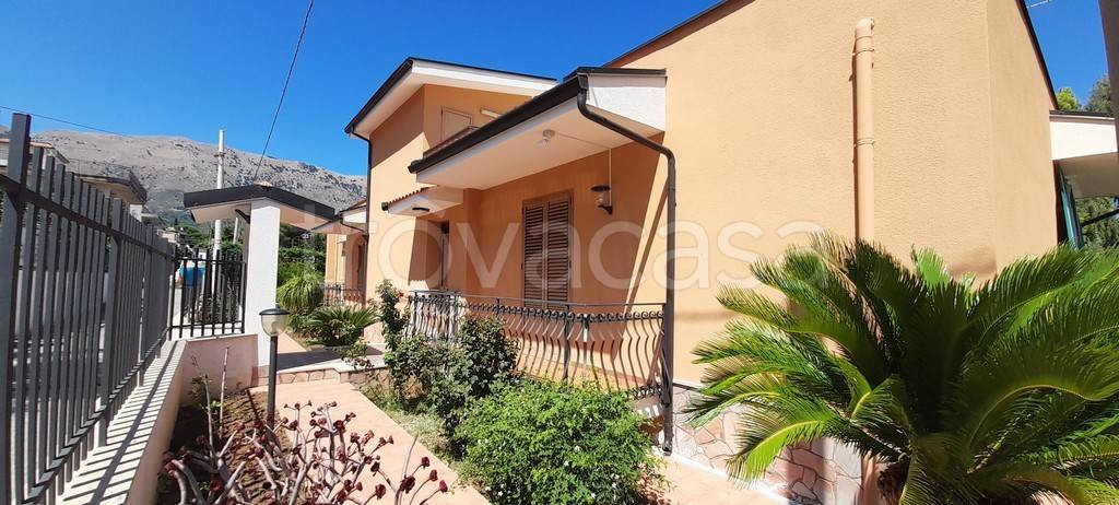 casa indipendente in vendita a Carini