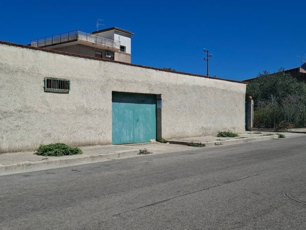 locale commerciale in vendita a Carini