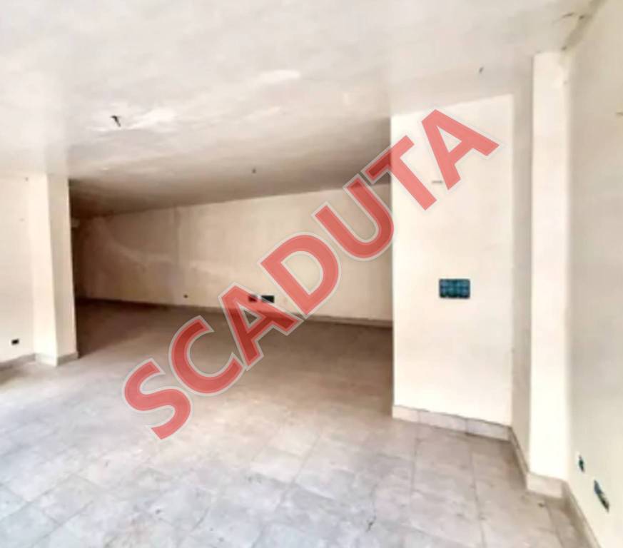 locale commerciale in vendita a Carini