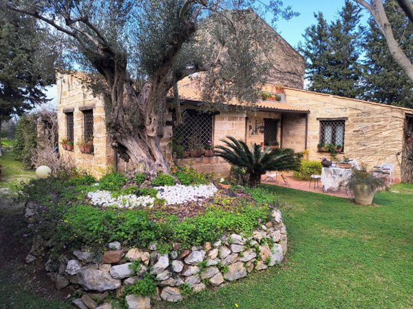 casa indipendente in vendita a Carini