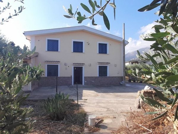 casa indipendente in vendita a Carini in zona Bivio Foresta