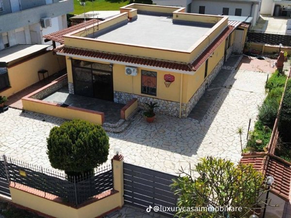 casa indipendente in vendita a Carini