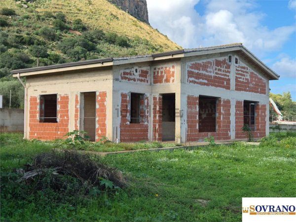casa indipendente in vendita a Carini in zona Villagrazia di Carini