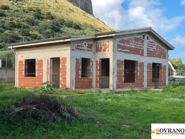casa indipendente in vendita a Carini in zona Villagrazia di Carini